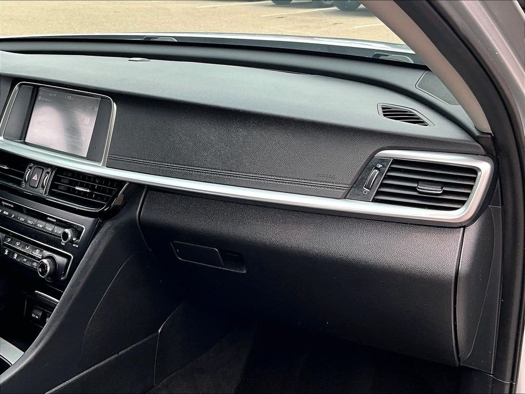 Used 2020 Silver Kia SE image 13