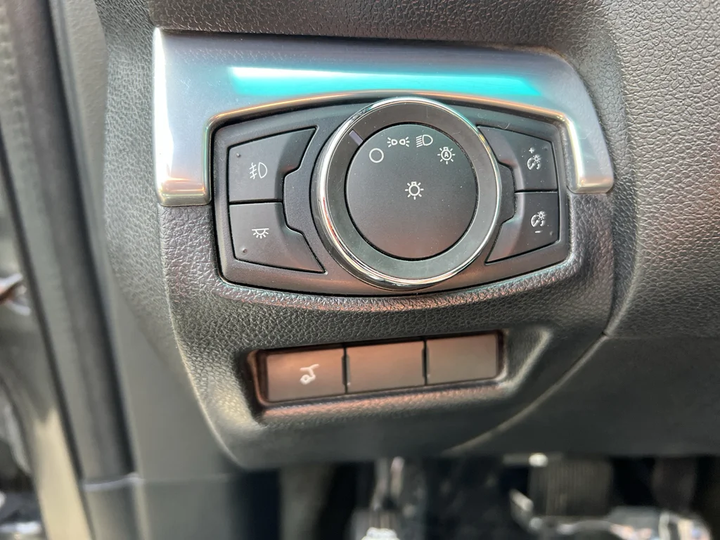 Used 2016 Magnetic Metallic Ford Limited image 22