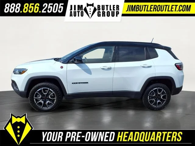 Used 2025  Jeep Trailhawk image 20