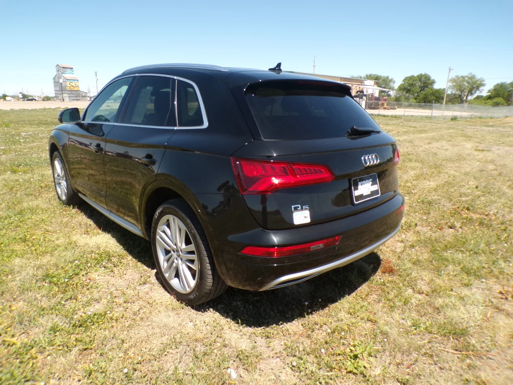 Used 2019 Brilliant Black Audi Premium Plus image 7