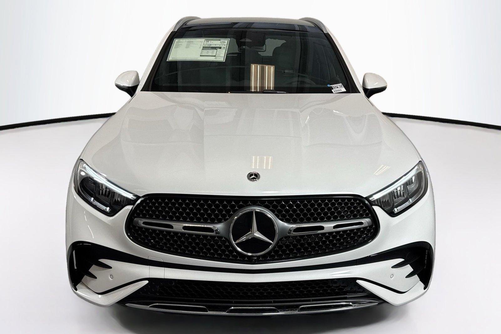 New 2026 Manufaktur Moonlight White Metallic Mercedes-Benz GLC 300 image 2