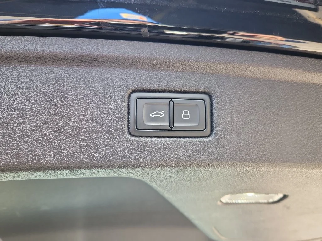 Used 2022 Black Audi  image 14