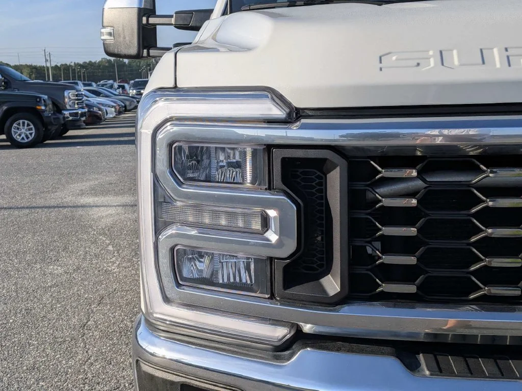 Used 2024 White Metallic Ford Lariat image 8