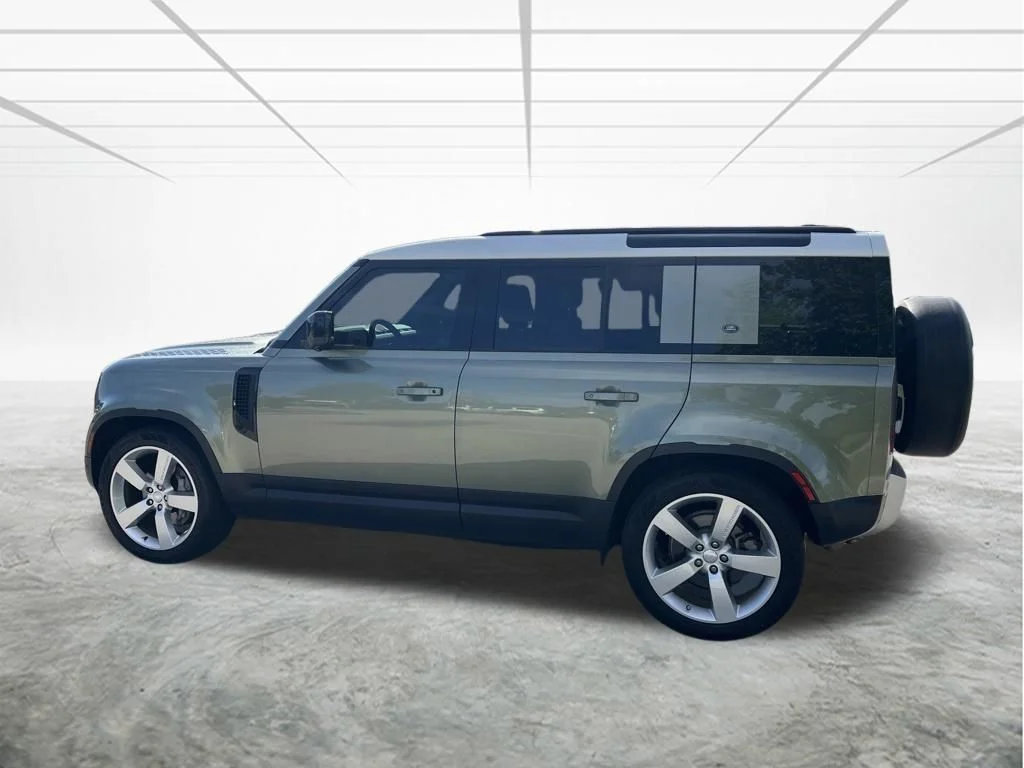Used 2024 Green Land Rover S image 8