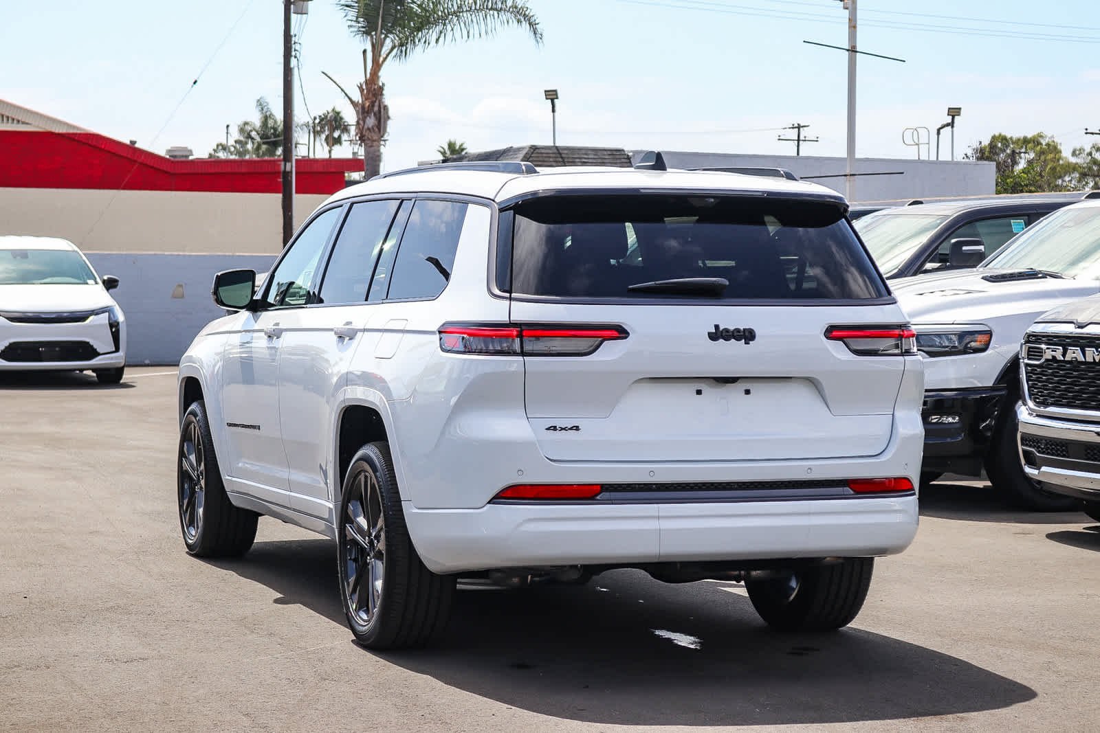 New 2027 Bright White Clear-Coat Paint Jeep Limited Reserve image 6