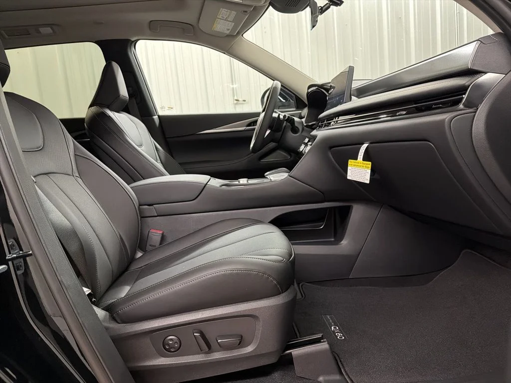 Certified Used 2026 Black INFINITI PURE image 39