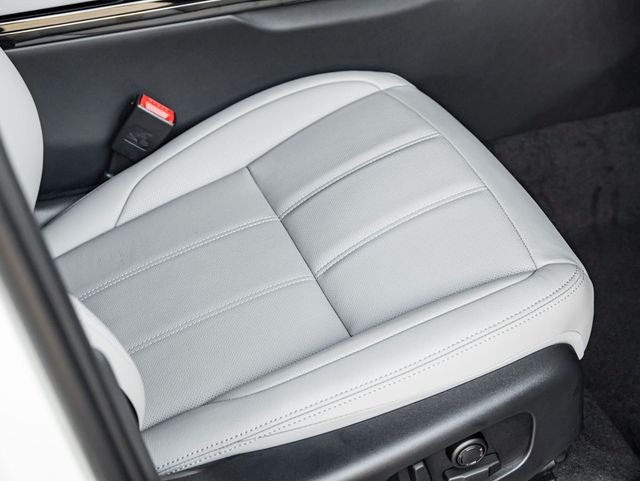 Used 2026 Fuji White Land Rover S image 28