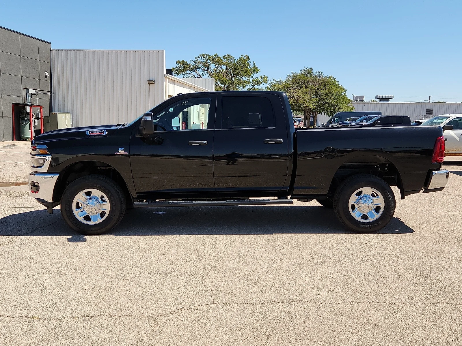 New 2026 Diamond Black Crystal Pearl-Coat  Paint Ram TRADESMAN CREW CAB 4X4 6