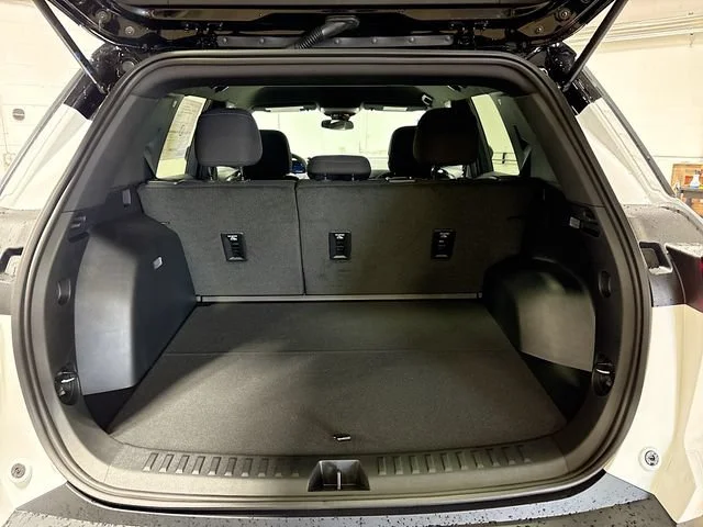 2027 Chevrolet Equinox LT - Photo 22