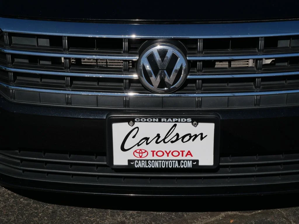 Used 2021 Black Volkswagen SEL image 9