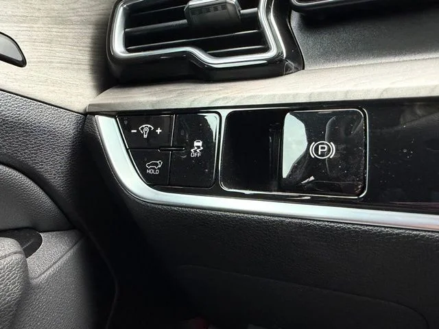 Used 2024 Red Kia X-Pro image 24