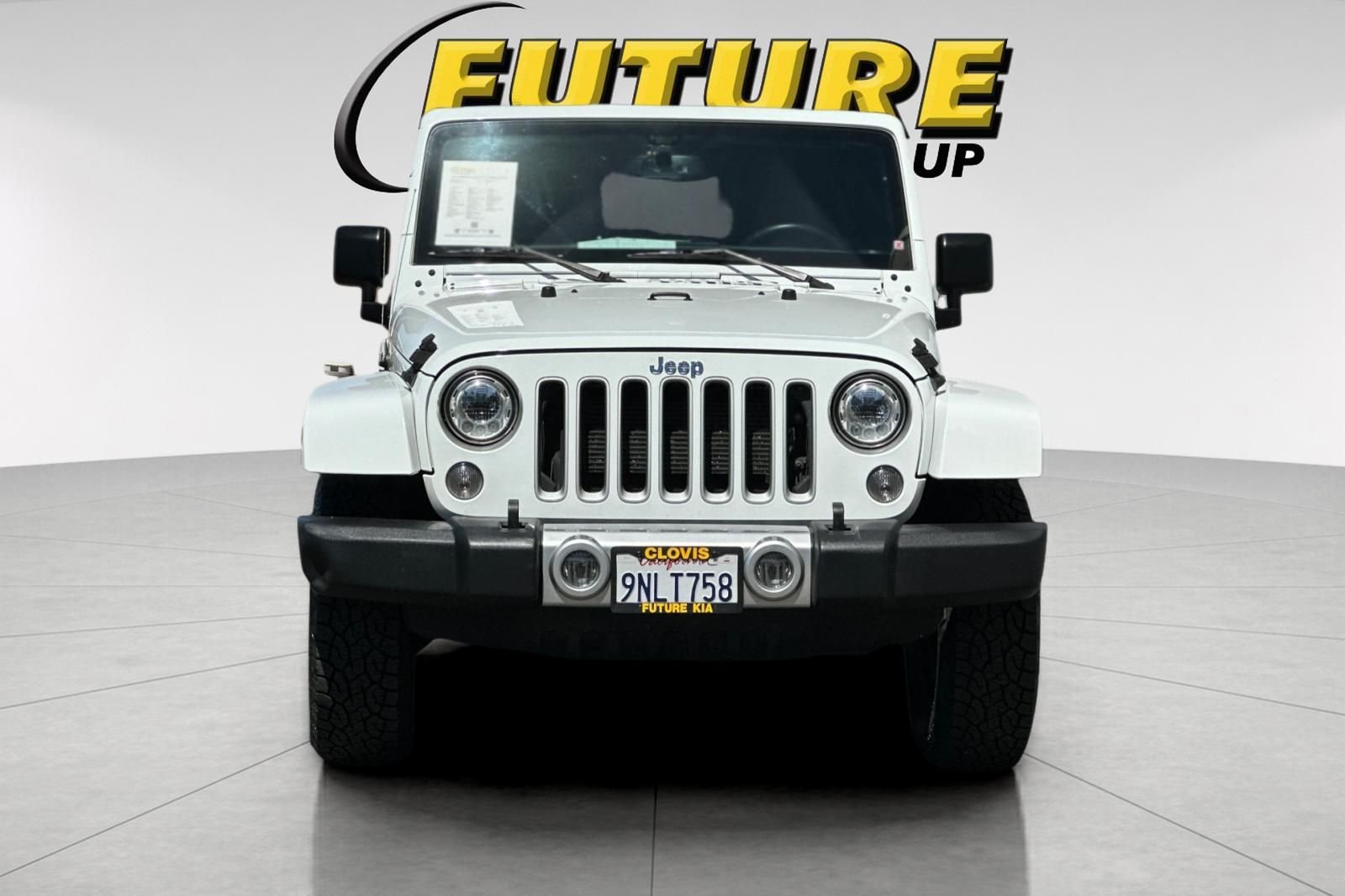 Used 2017 White Jeep Unlimited Sahara image 9