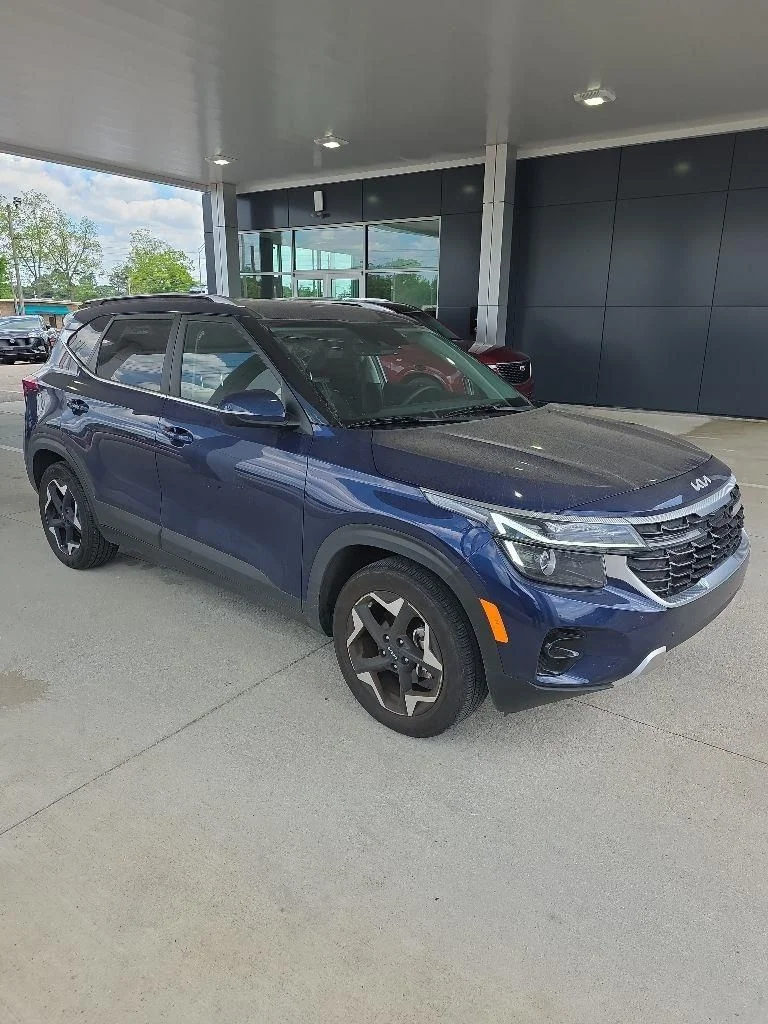 Used 2024 Blue Kia EX image 6