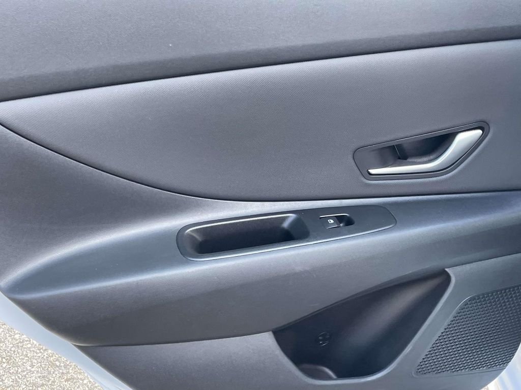 Certified Used 2025 White Hyundai SEL Convenience image 9