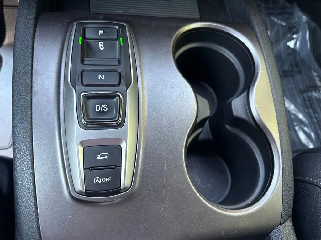 Used 2023 White Honda EX-L image 31
