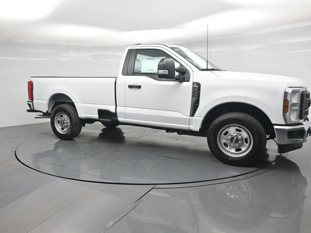 New 2026 Oxford White Ford XL image 16