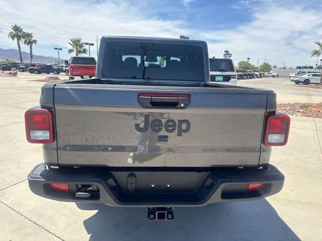 New 2026 Granite Crystal Metallic Clearcoat Jeep Sport S image 4