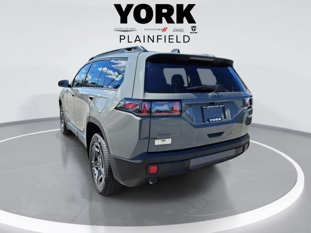 New 2026 Sting-Gray Clearcoat Jeep Laredo image 3