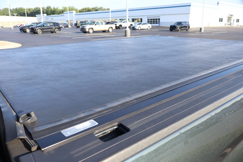 Used 2018 GRAPHITE METALLIC Chevrolet LT image 34