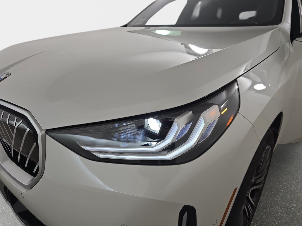 New 2026 Mineral White Metallic BMW 30 xDrive image 33