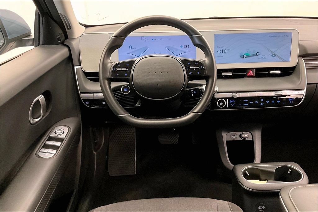 Used 2024  Hyundai SE image 4