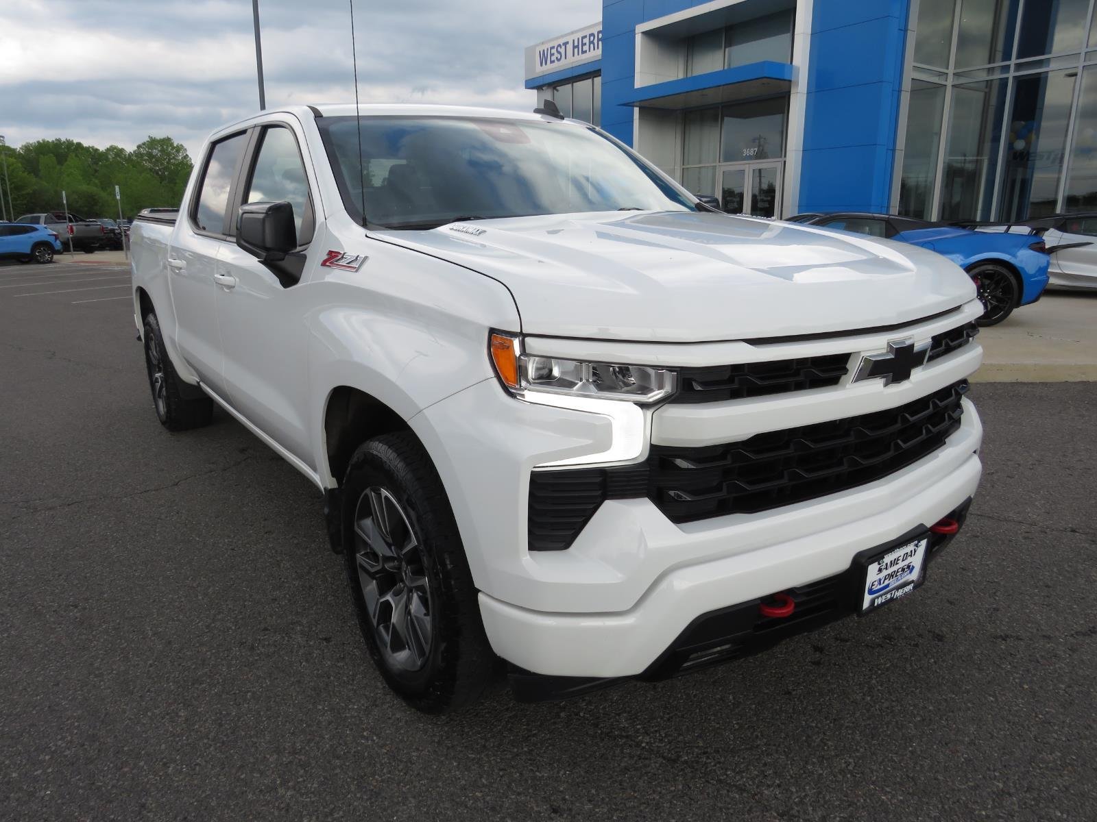 Used 2023 Summit White Chevrolet RST image 4