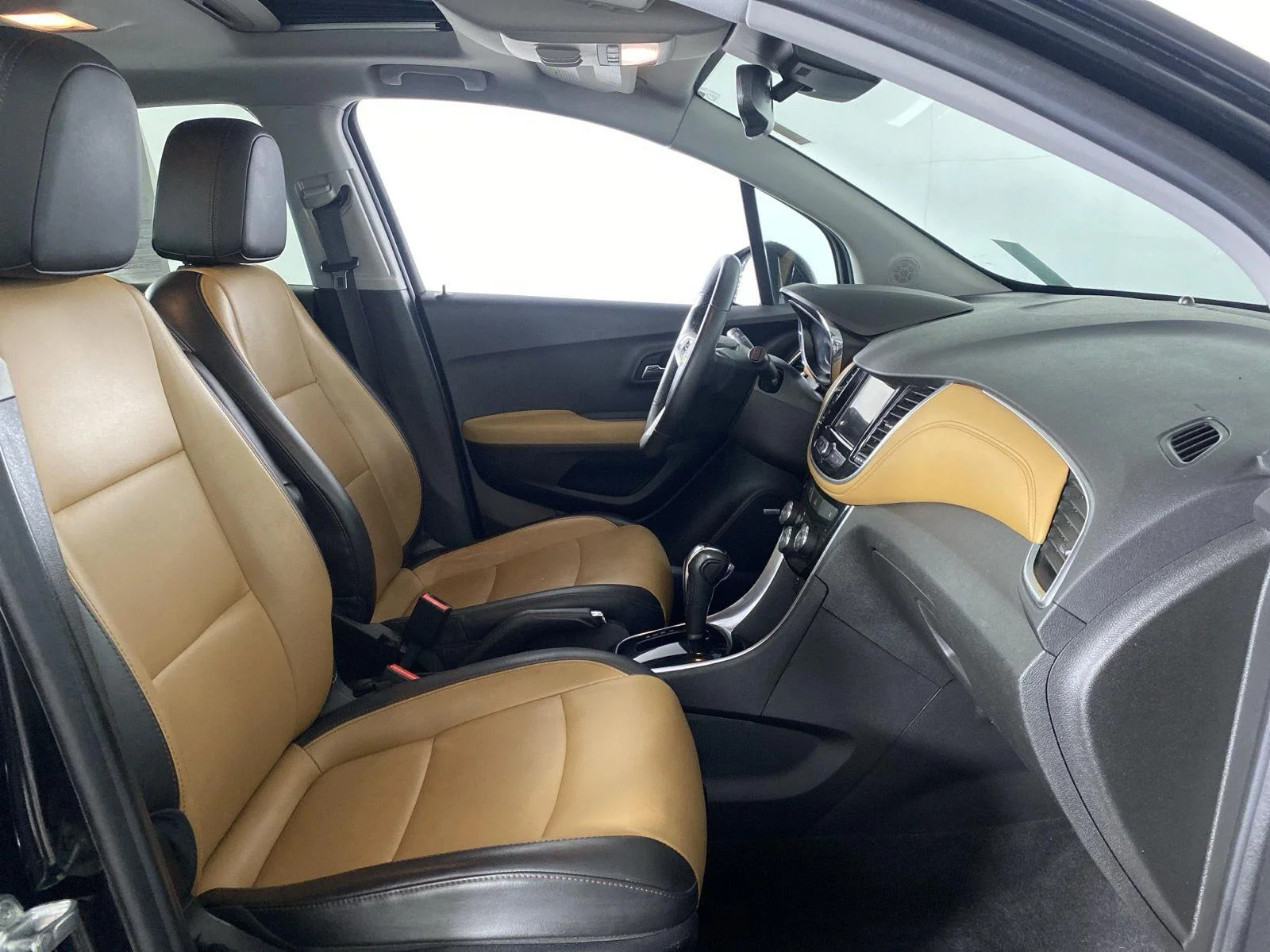 Used 2019 Mosaic Black Metallic Chevrolet Premier image 26