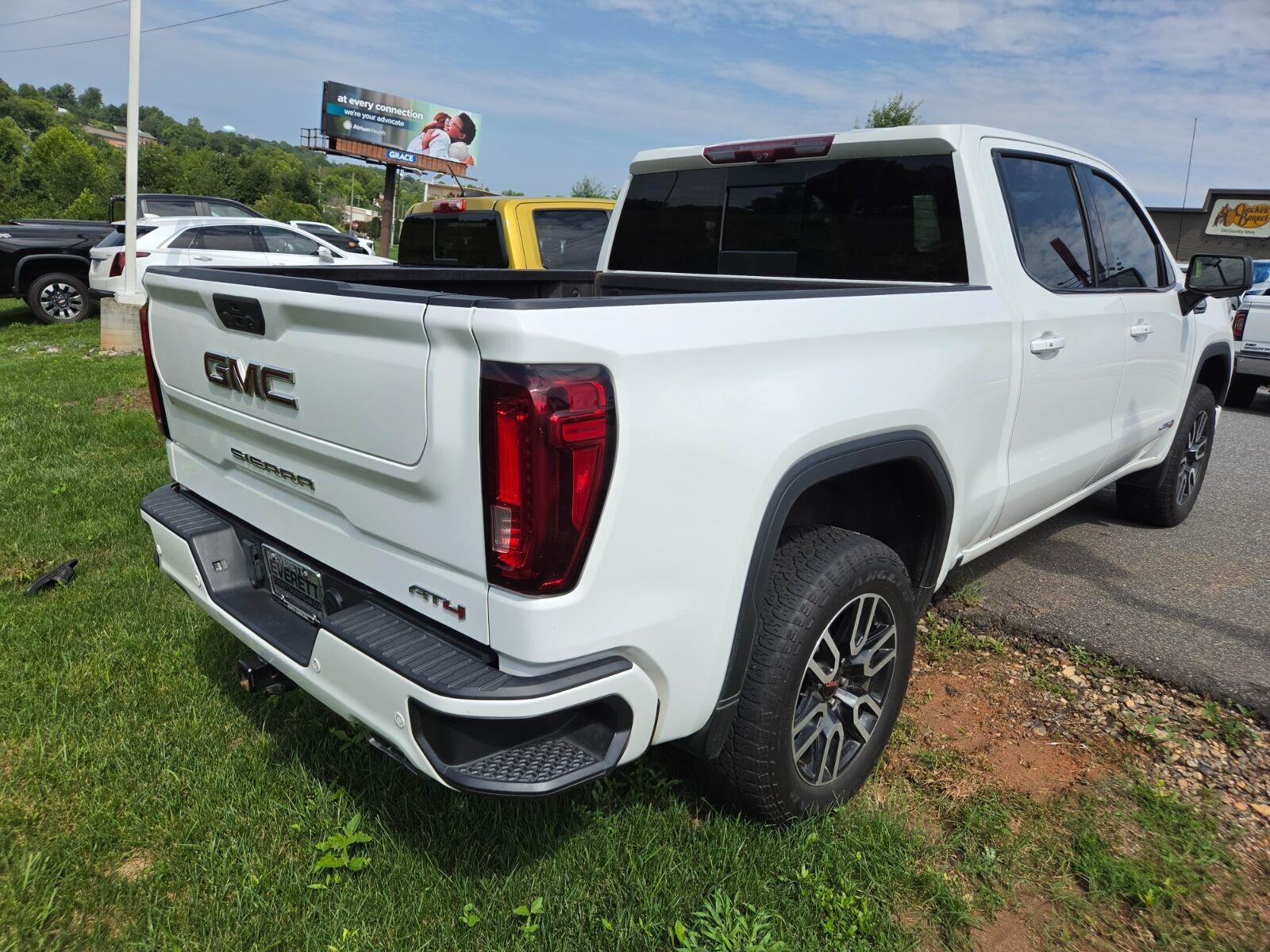 Used 2021 SUMMIT WHITE GMC AT4 image 8
