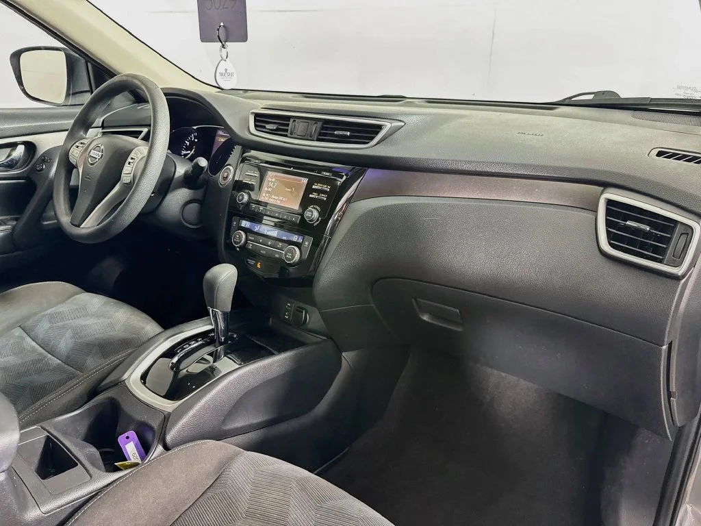 Used 2016 Gray Nissan SV image 33