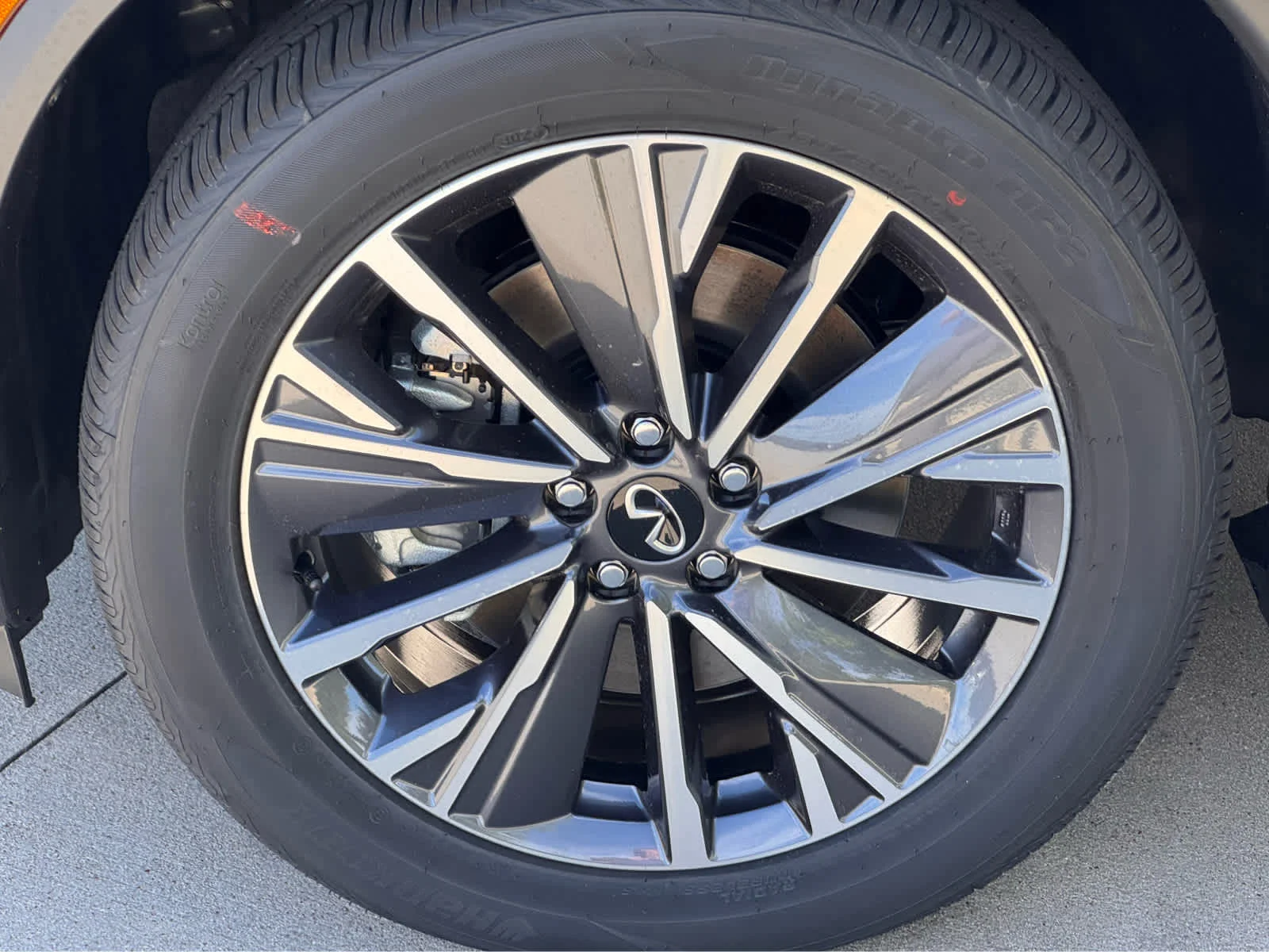 New 2027 GRAPHITE SHADOW INFINITI Luxe FWD image 7