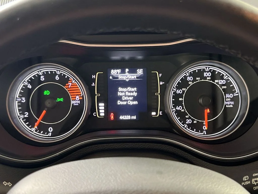 Used 2021 Gray Jeep Latitude Lux image 10