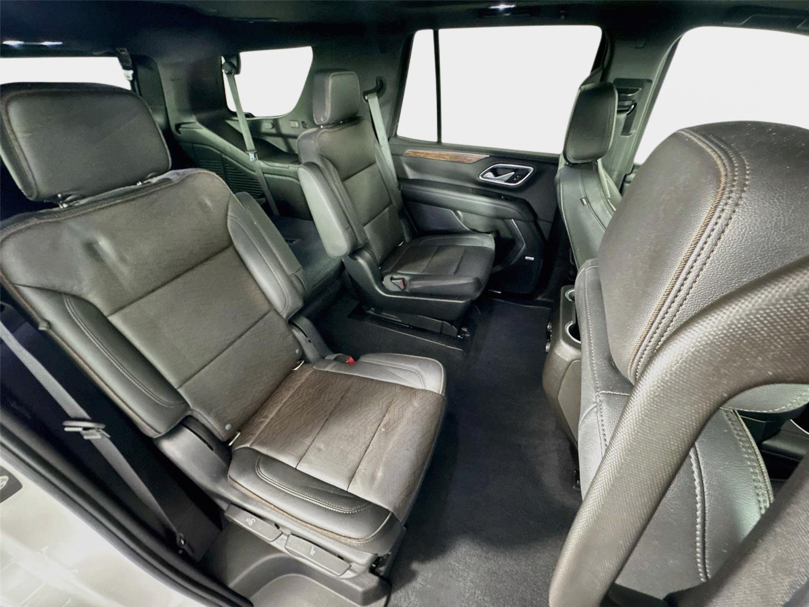 Used 2021 Iridescent Pearl Tricoat Chevrolet High Country image 29