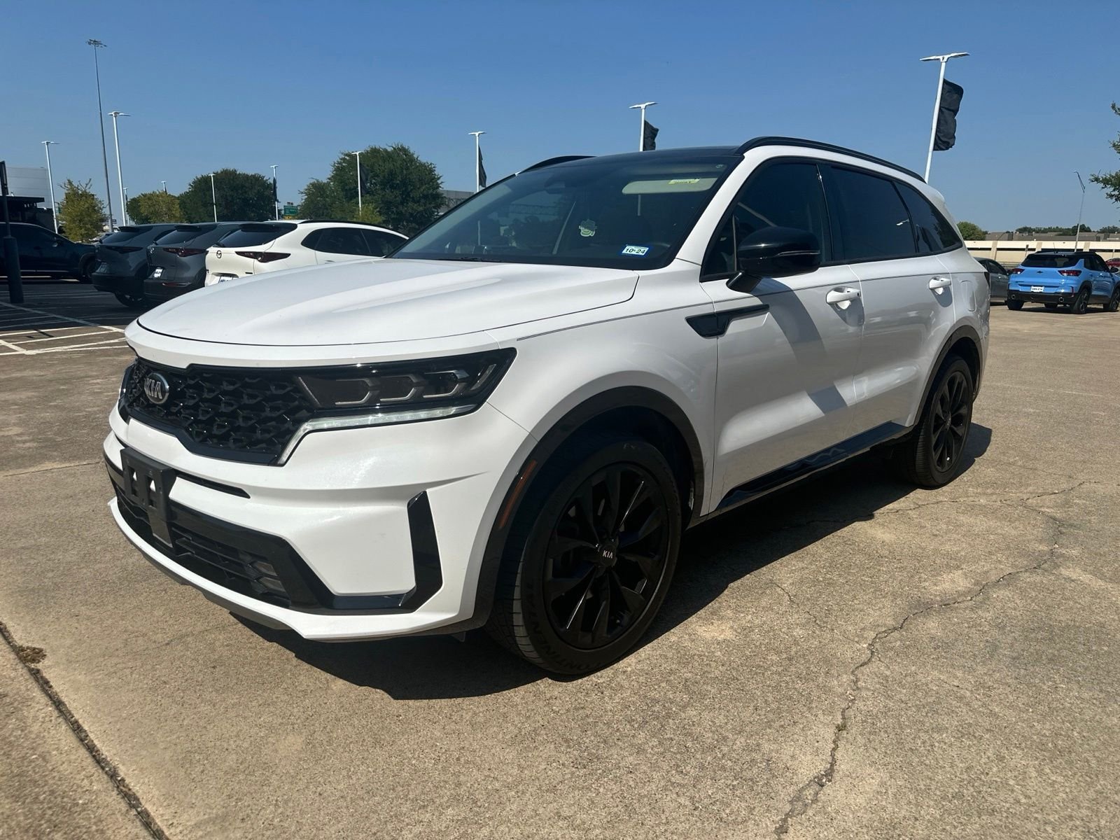 Used 2021 White Pearl Kia SX image 3