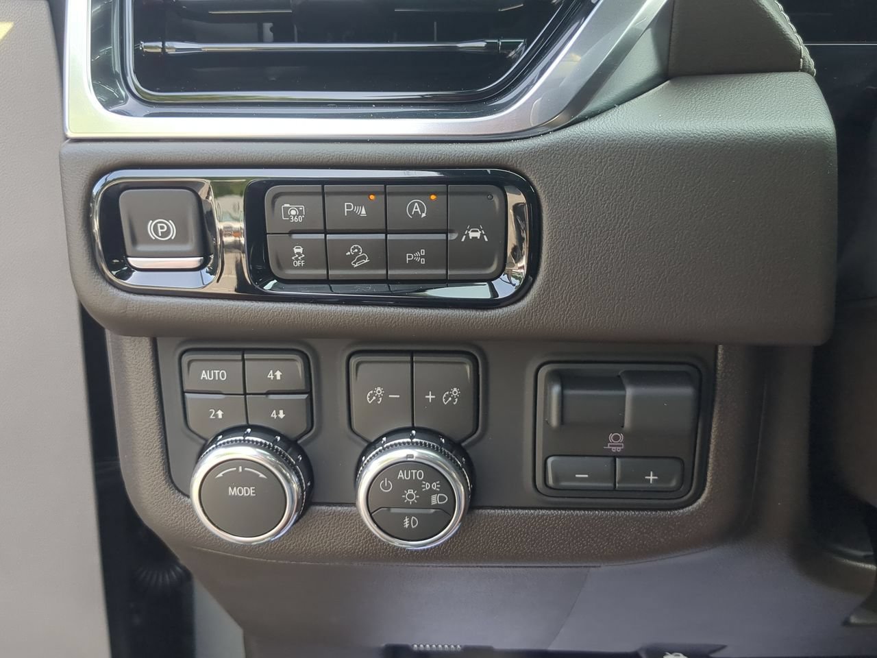New 2026 Sterling Metallic GMC Elevation image 18
