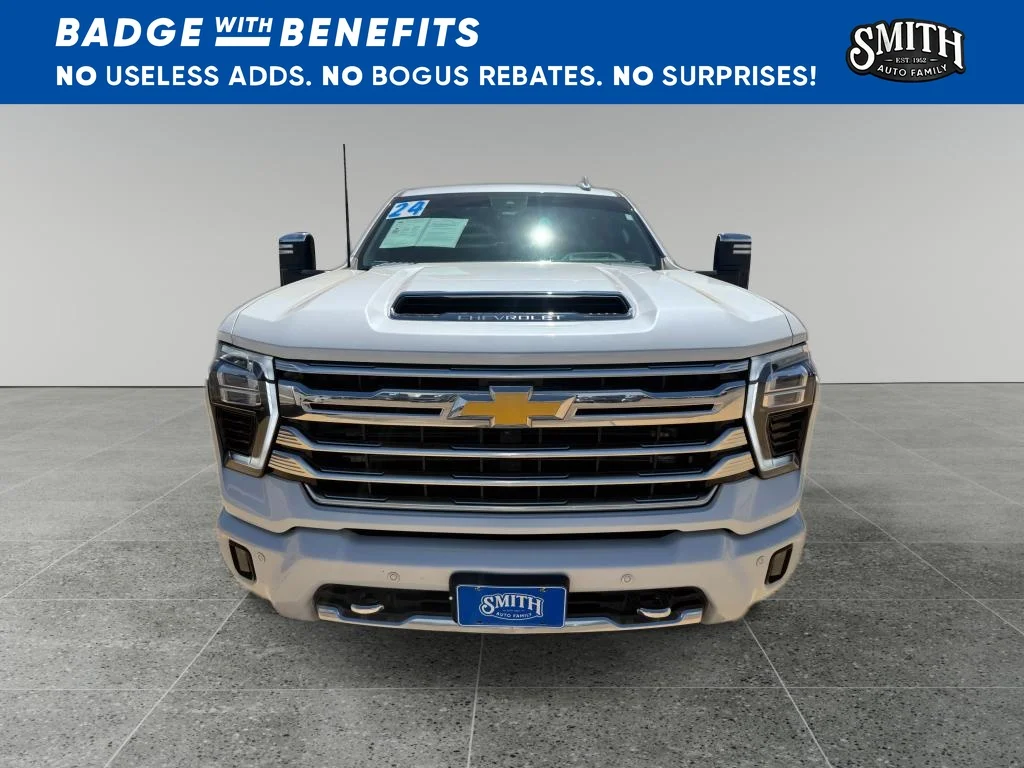 Used 2024 Iridescent Pearl Tricoat Chevrolet High Country image 8