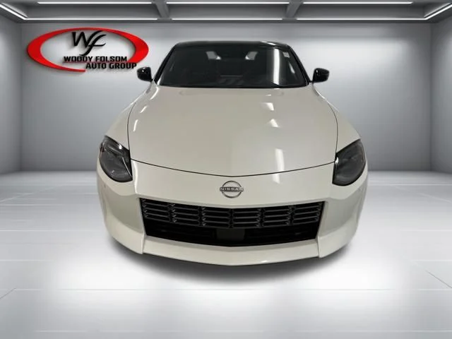 New 2026 Pearl White TriCoat / Super Black Two-tone Nissan Performance image 2
