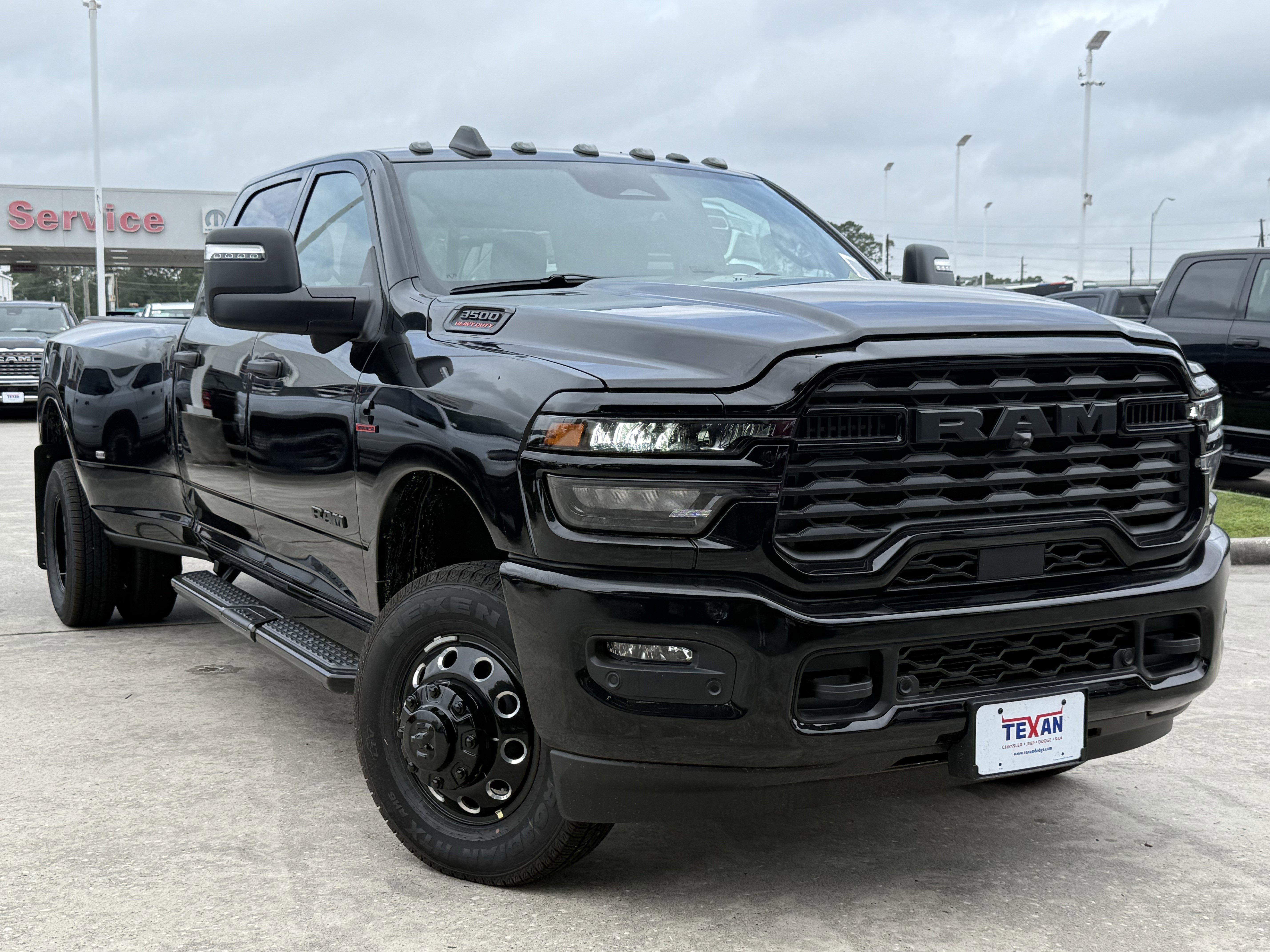 New 2026 Diamond Black Crystal Pearl-Coat Exterior Paint RAM Lone Star image 2