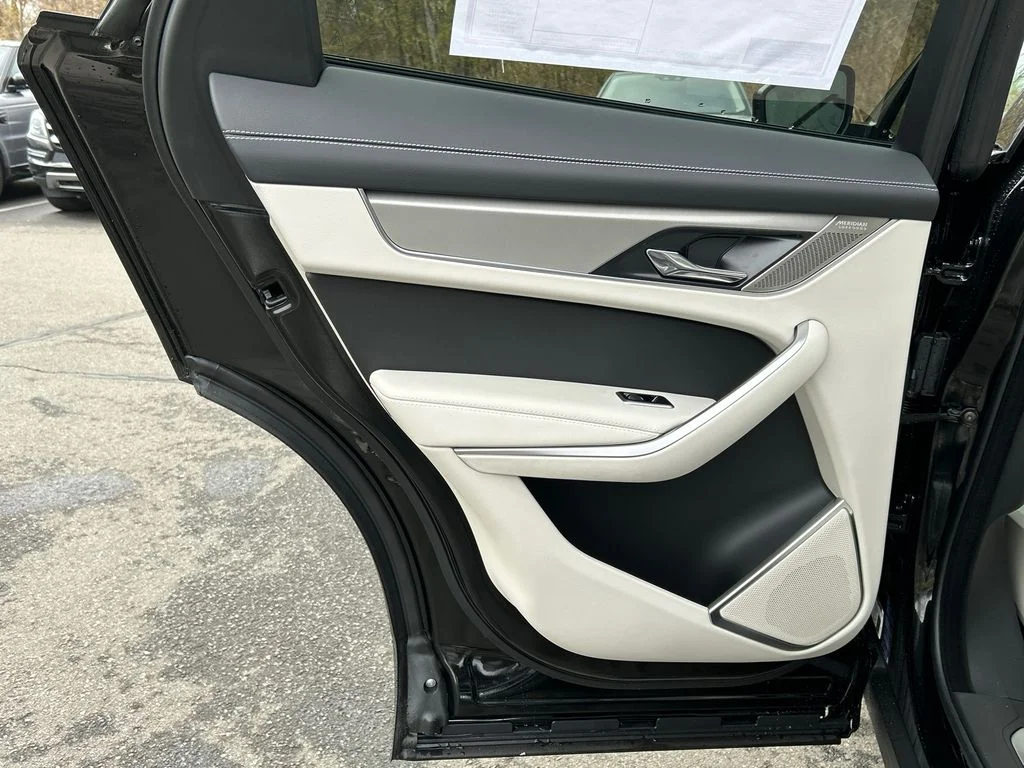2026 Jaguar F-Pace R-Dynamic S - Photo 22