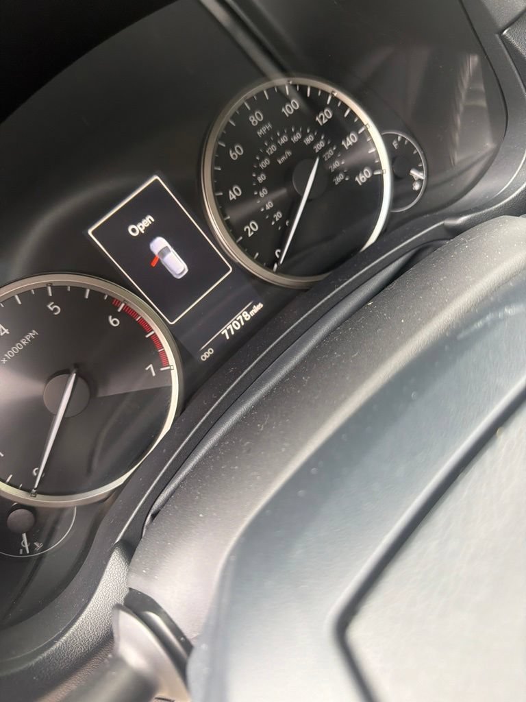 Used 2018 White Lexus  image 2