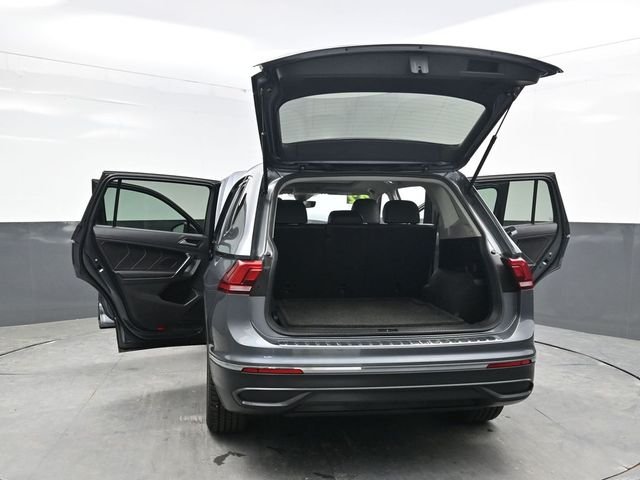 Used 2022 Gray Volkswagen 2.0T SE image 38