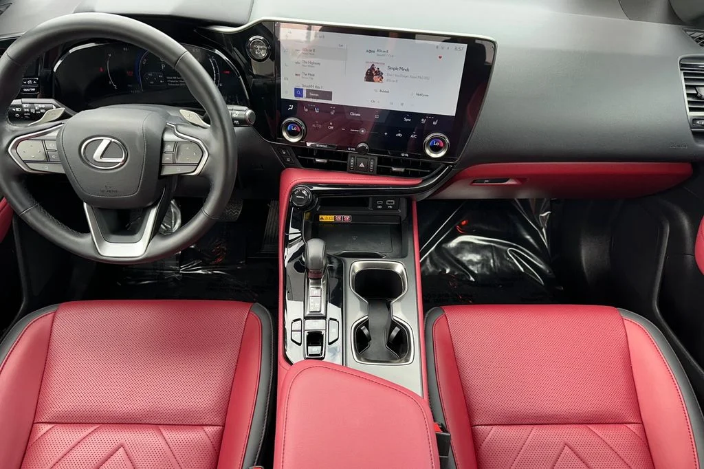2025 Lexus NX Hybrid 350h - Photo 15