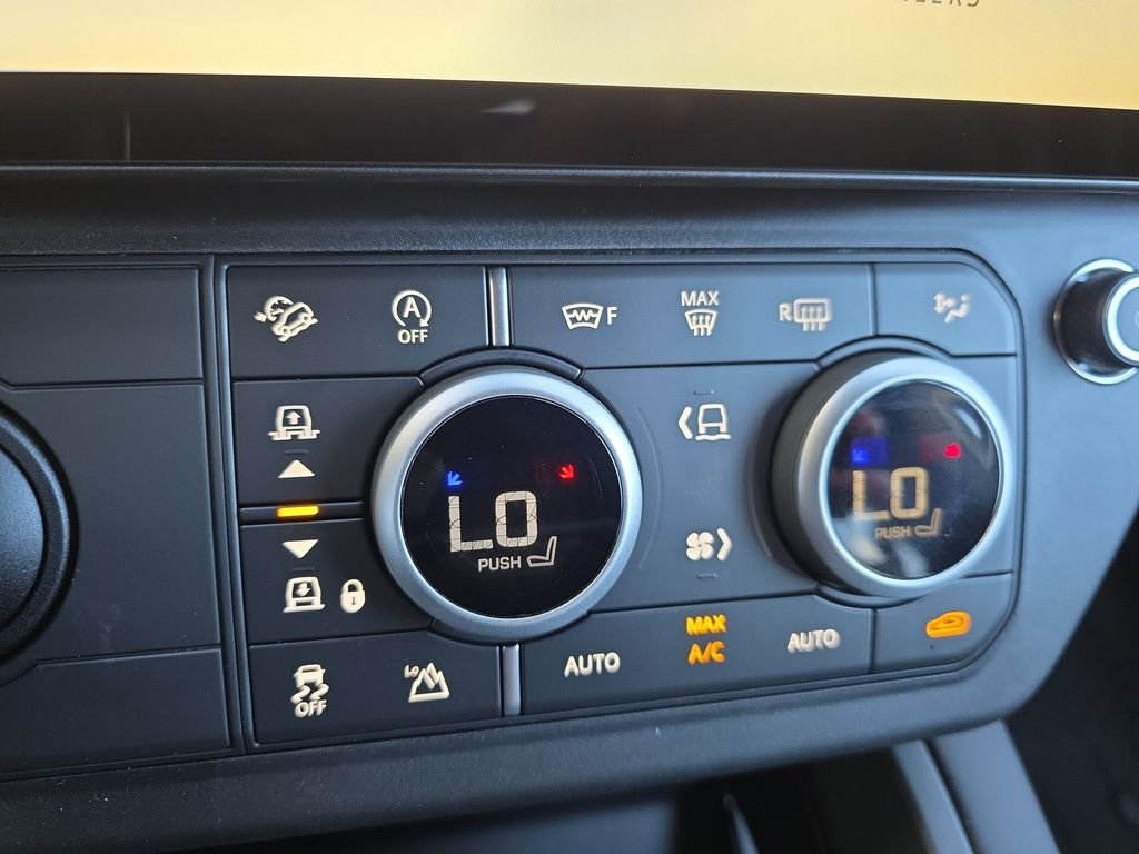 New 2026 Fuji White Land Rover X-Dynamic SE image 17