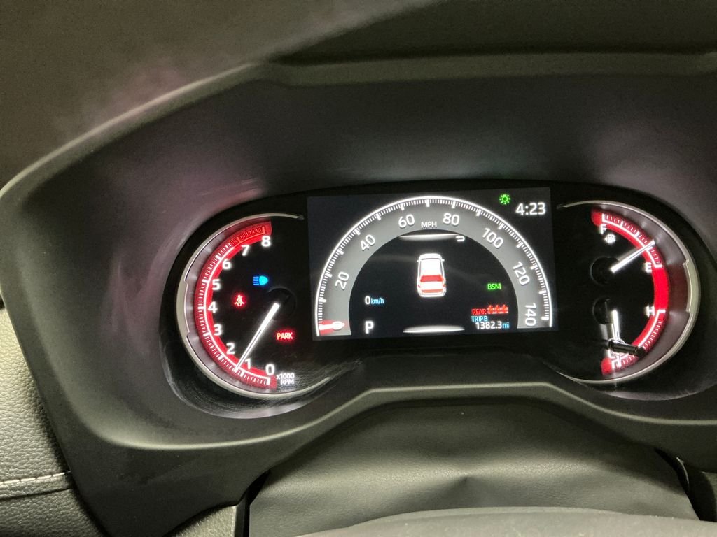 Certified Used 2025  Toyota XLE image 20