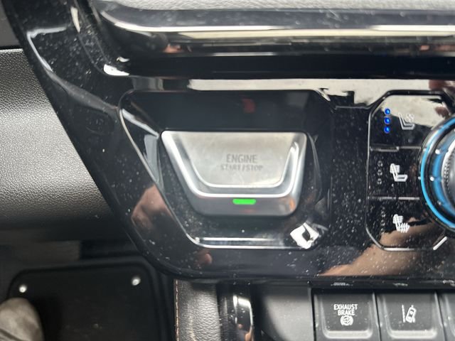 Used 2024 White GMC AT4 image 19