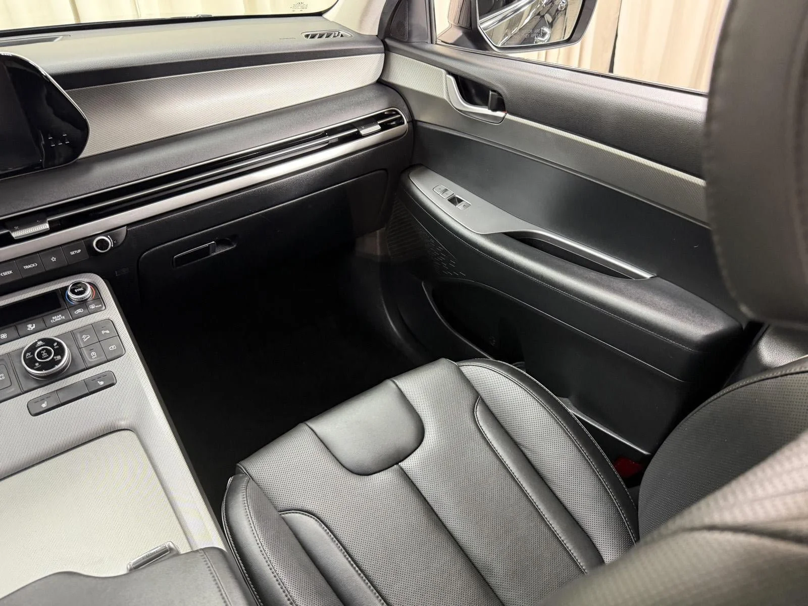 Used 2024 Black Hyundai XRT image 48