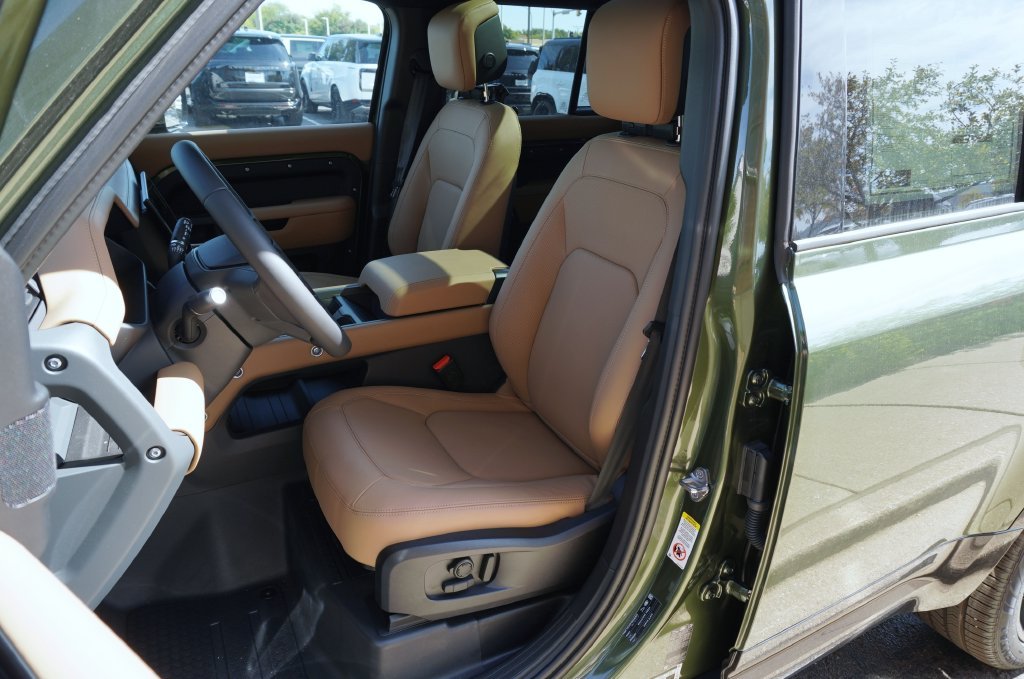 New 2026 Woolstone Green Land Rover X-Dynamic SE image 13