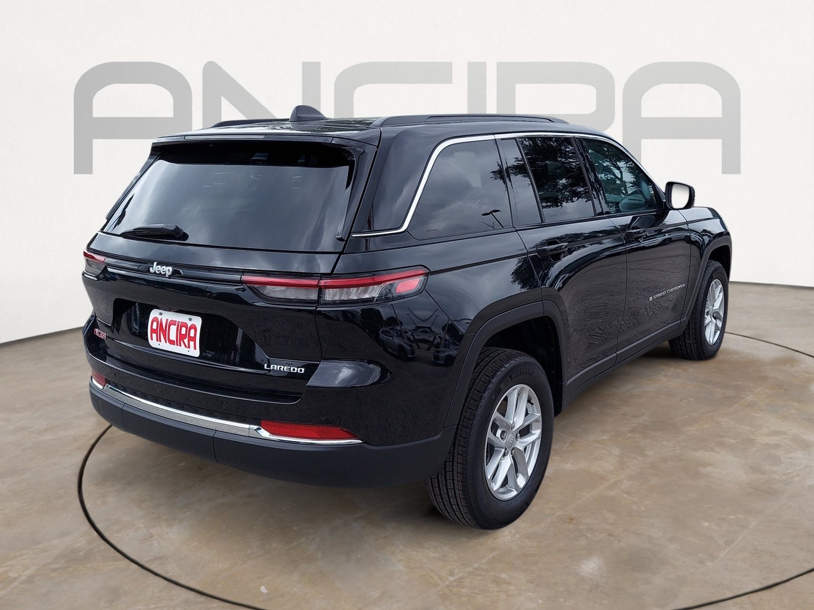 New 2026 Diamond Black Crystal Pearlcoat Jeep Laredo image 10