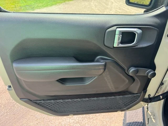 Certified Used 2022  Jeep Sport image 16