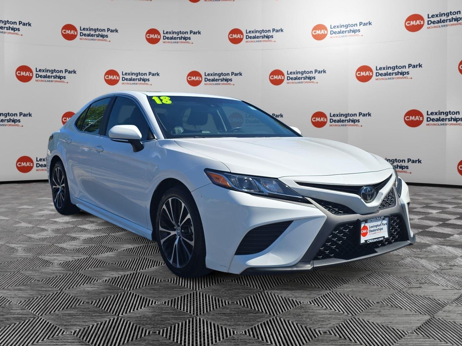 Used 2018 Super White Toyota SE image 1