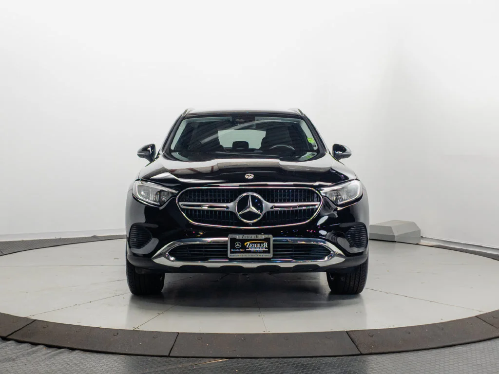 Used 2025 Black Mercedes-Benz GLC 350e image 2